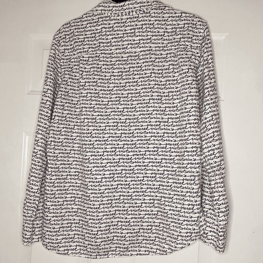 VICTORIA’S Secret All-Over Logo Pajama Set - Picture 5 of 15
